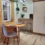아파트 Cosy Rdc Centre Vu Chateau Et Jardin