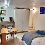Cosy Rdc Centre Vu Chateau Et Jardin *