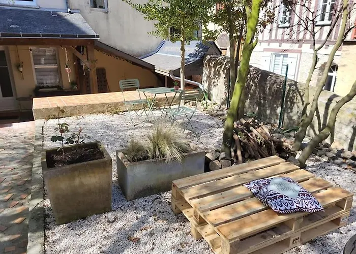 Cosy Rdc Centre Vu Chateau Et Jardin